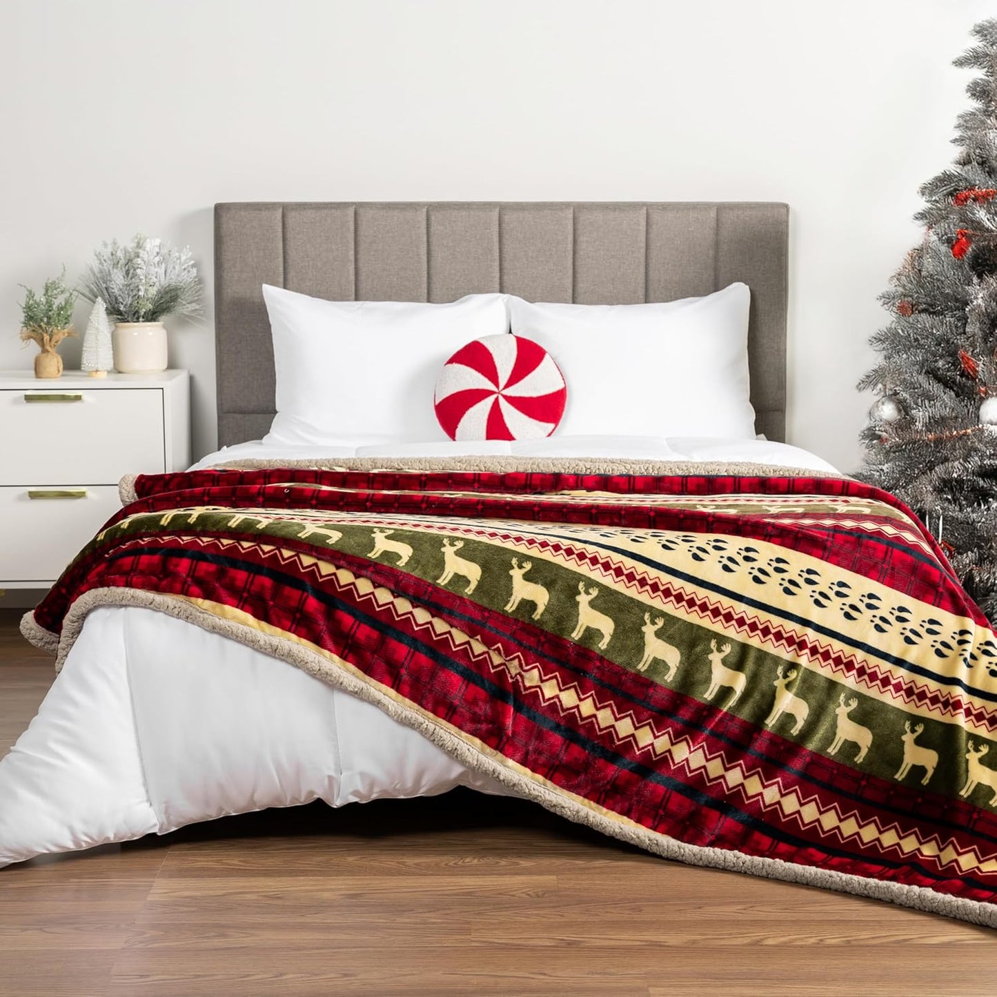 Premium Christmas Blanket Sherpa Fleece Throw| Plush Christmas Decoration, Reindeer, Cozy Reversible Winter Holiday Cabin Blanket for Sofa Couch 50X60